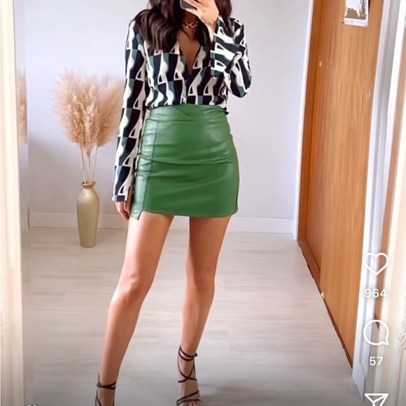 Lot 4 brand new bottoms - bulk clothing for keeping or reselling - Picture 8 of 12